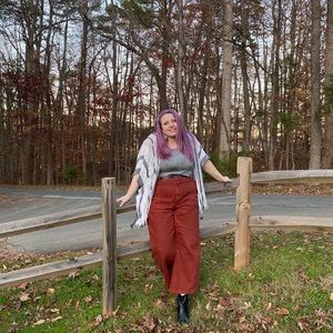 Meet your Posher, Thea